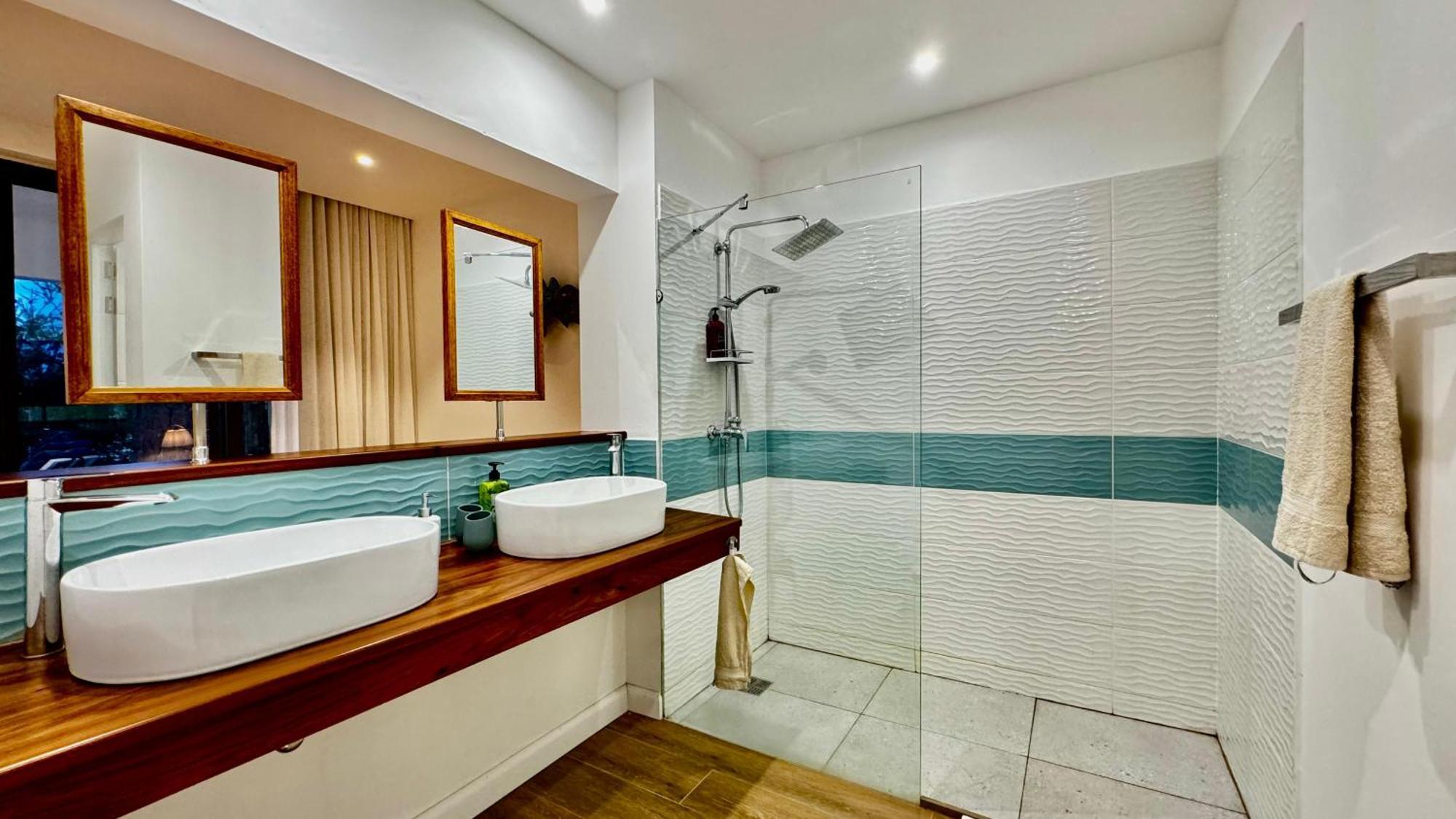 Appartement De Luxe Piscine Et Vue Mer Rivière Noire Zewnętrze zdjęcie
