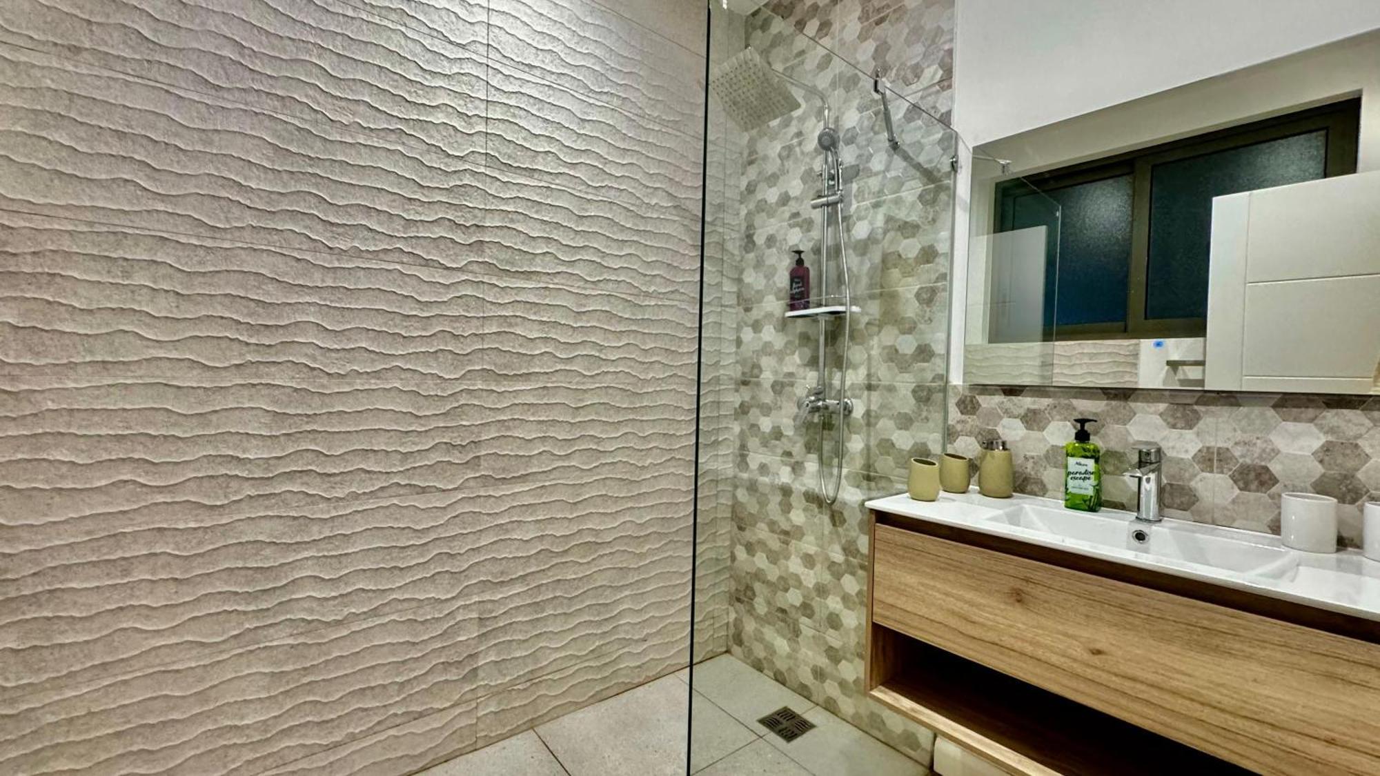 Appartement De Luxe Piscine Et Vue Mer Rivière Noire Zewnętrze zdjęcie
